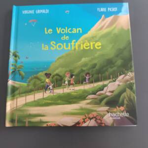 Le volcan de Soufrière Hachette