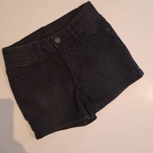 Short HEMA 7-8 ans