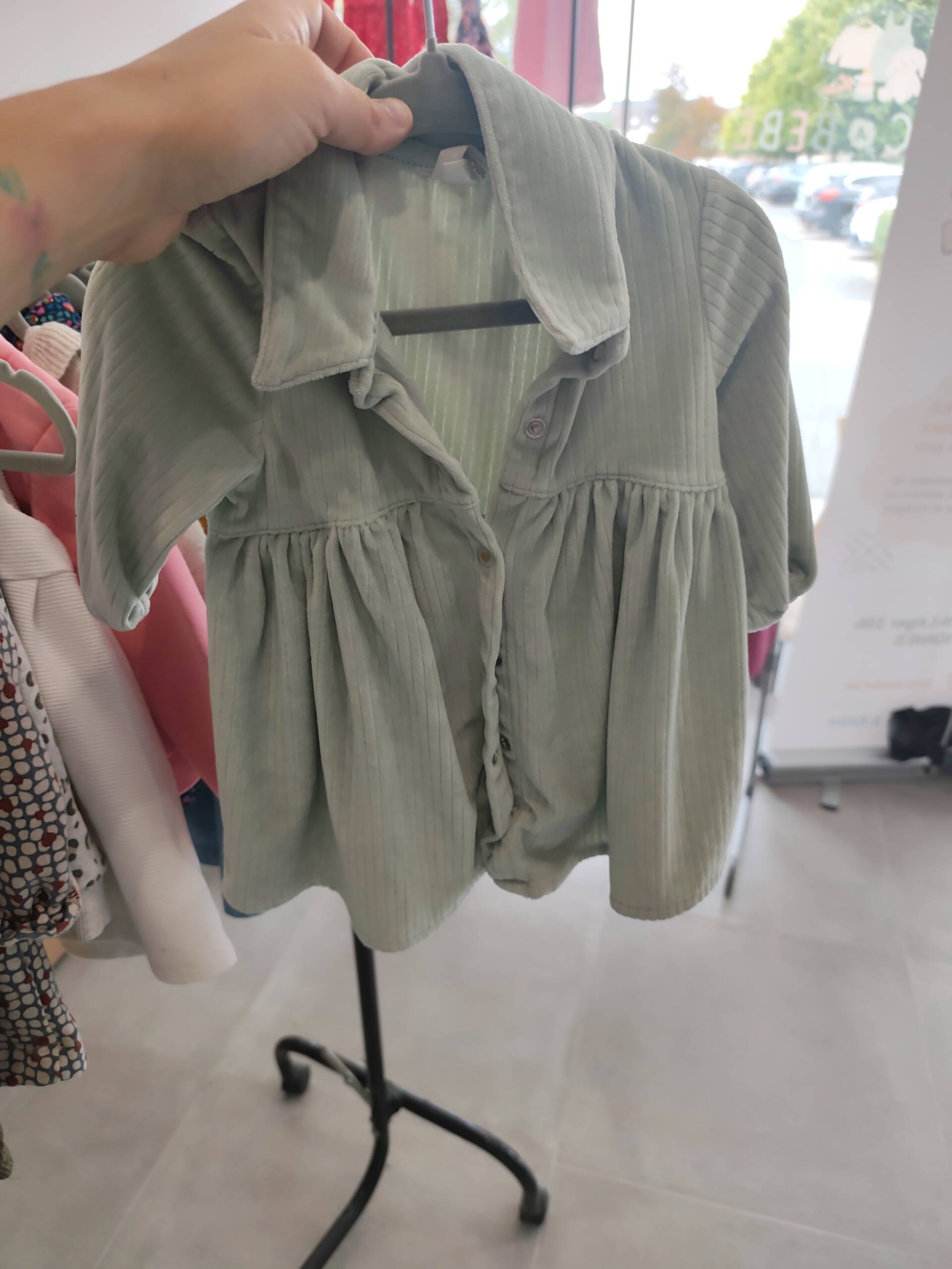 Robe velour vert clair 9m avec collant gris Oechestra 6-12 mois