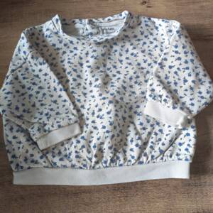 Pull Kiabi large fleuri Kiabi 6-12 mois