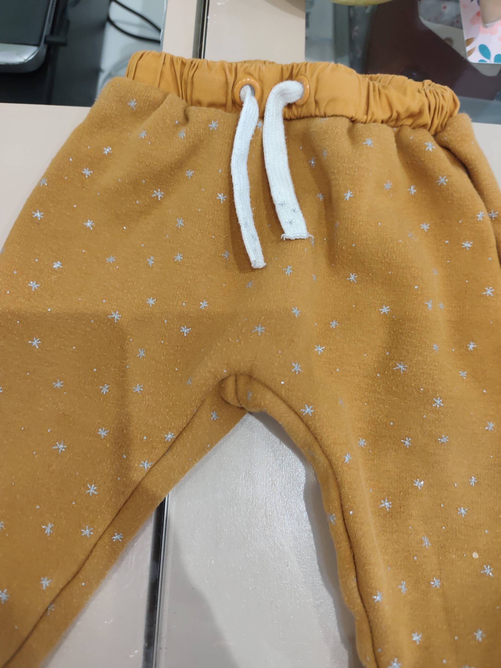 Pantalon fourré moutarde 9m Kiabi 6-12 mois