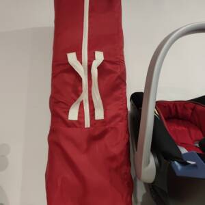 Lit parapluie rouge