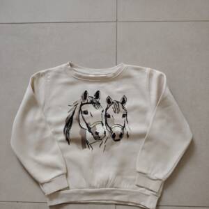Pull beige avec chevaux H&M 7-8 ans