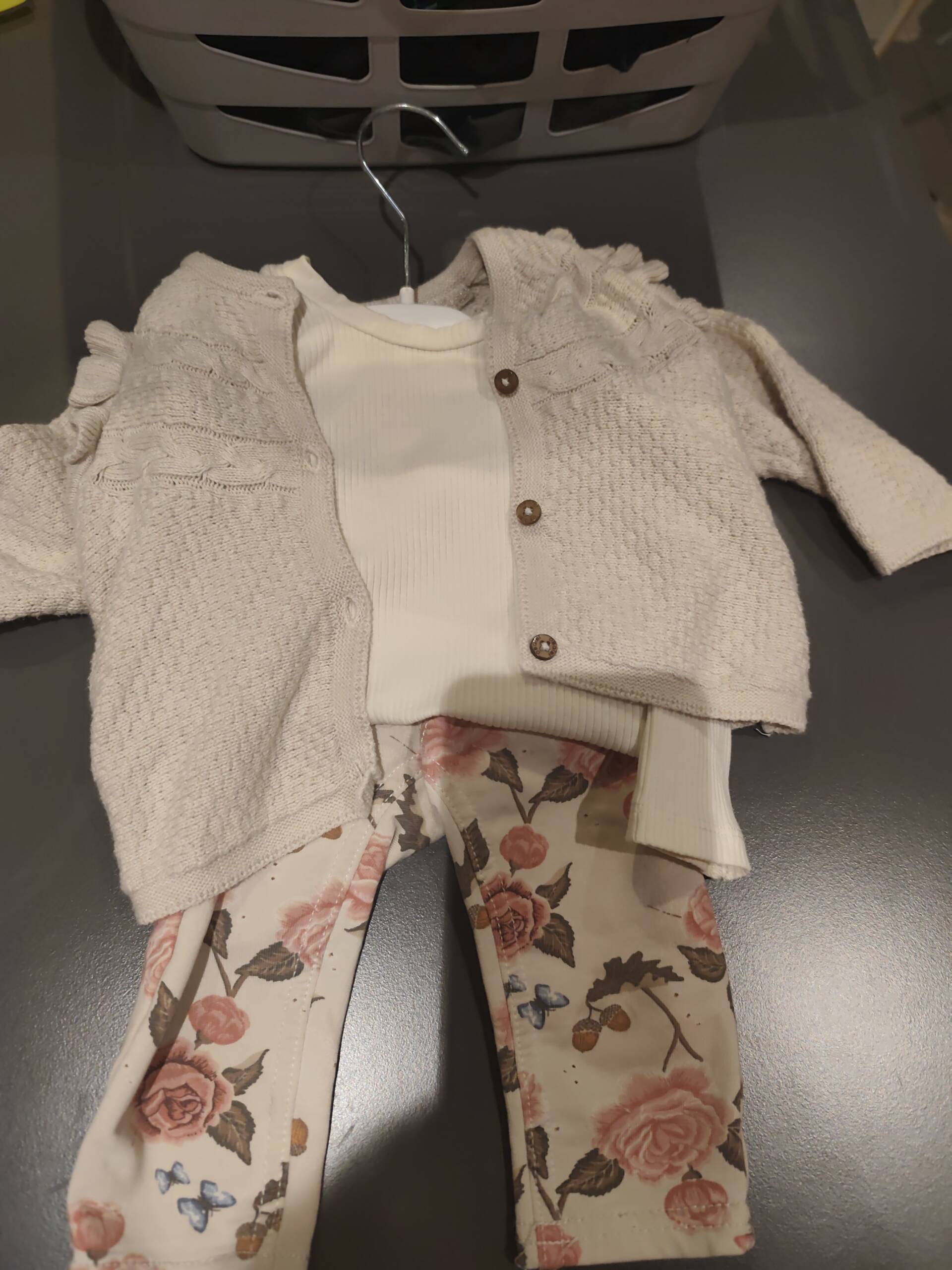 Ens 6 mois beige jean fleuri Obaïbi 6-12 mois