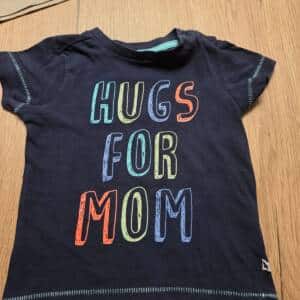 T shirt hugs for mom 6-12 mois