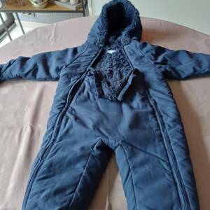 Combi avec capuche fourrée 18-24 mois