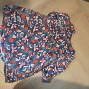 Robe bleue à fleurs roses/orangées 5-6 ans