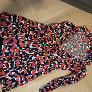 Robe noire et rose 5-6 ans