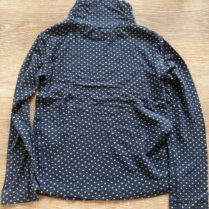 Sous pull bleu, à pois jaunes