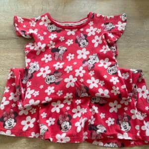 Robe rouge à fleurs avec Minnie