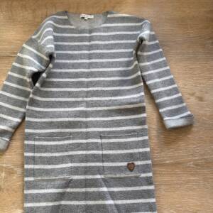 Robe grise lignée