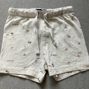Short In extenso 6-12 mois