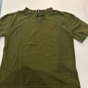 T shirt - 6 ans - Tommy Hilfiger - vert + sigle Tommy Tommy Hilfiger 5-6 ans