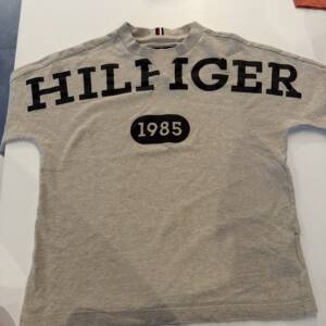 T shirt - 6 ans - Tommy Hilfiger - beige + écriture grand noir Tommy Hilfiger 5-6 ans