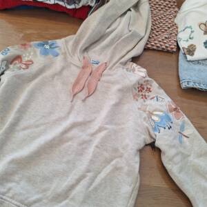 Pull a capuche mayoral taille 5 ans