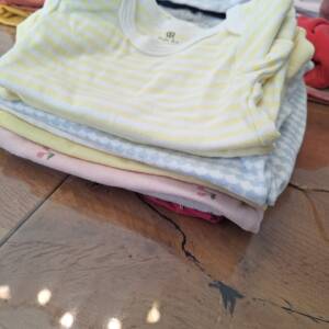Lot de 8 bodies courte manche taille 18 mois 81cm