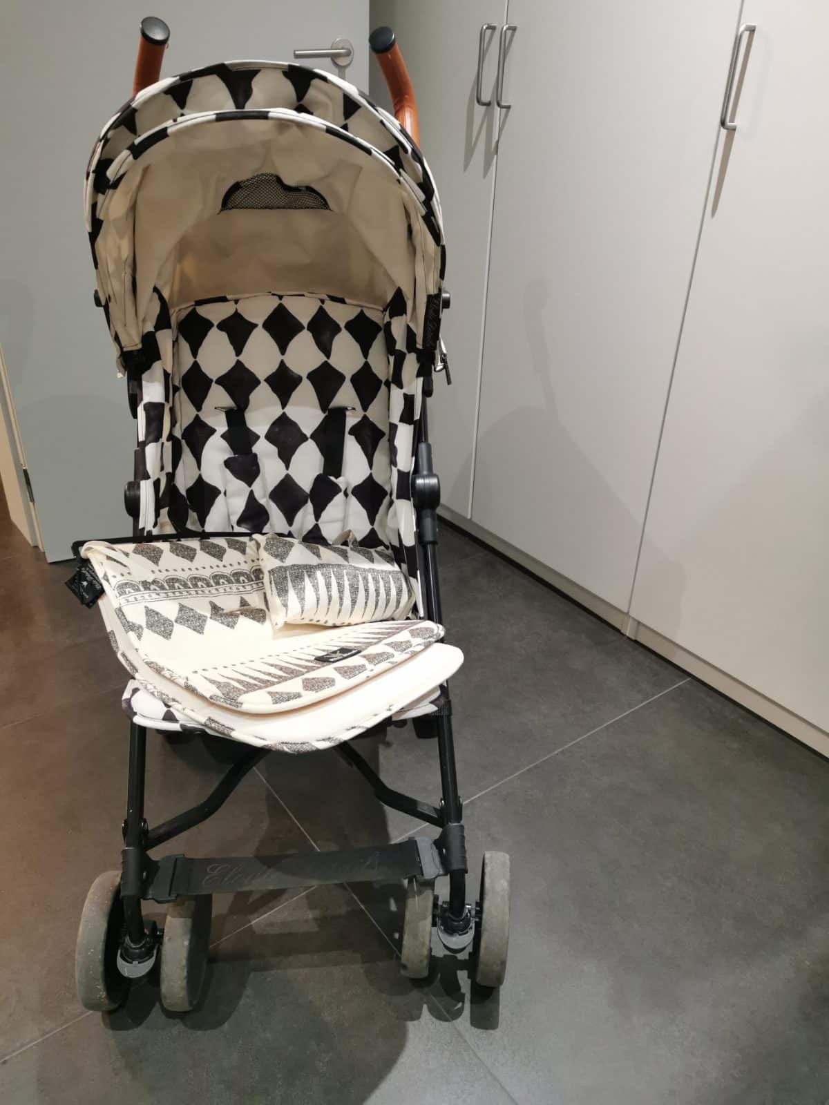 Poussette pliable et housse de pluie Elodie détails